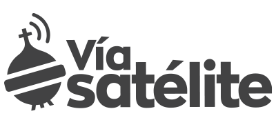 Vía satélite